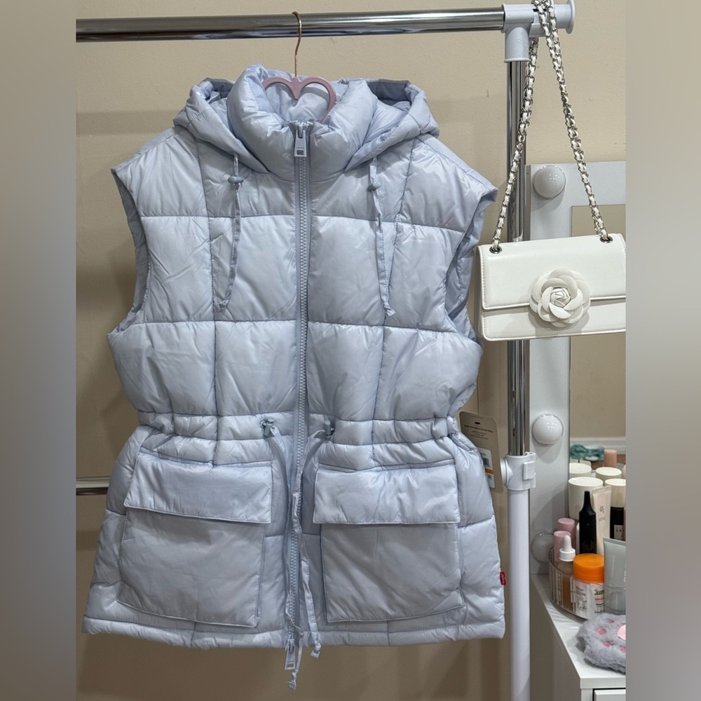 Levi’s Puffer Vest with Hood – Size Small – New With Tags